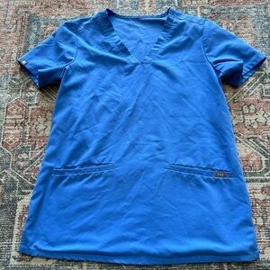 FIGS Womens Light Blue size S V-neck Two Pocket Scrub Top Technical Collection